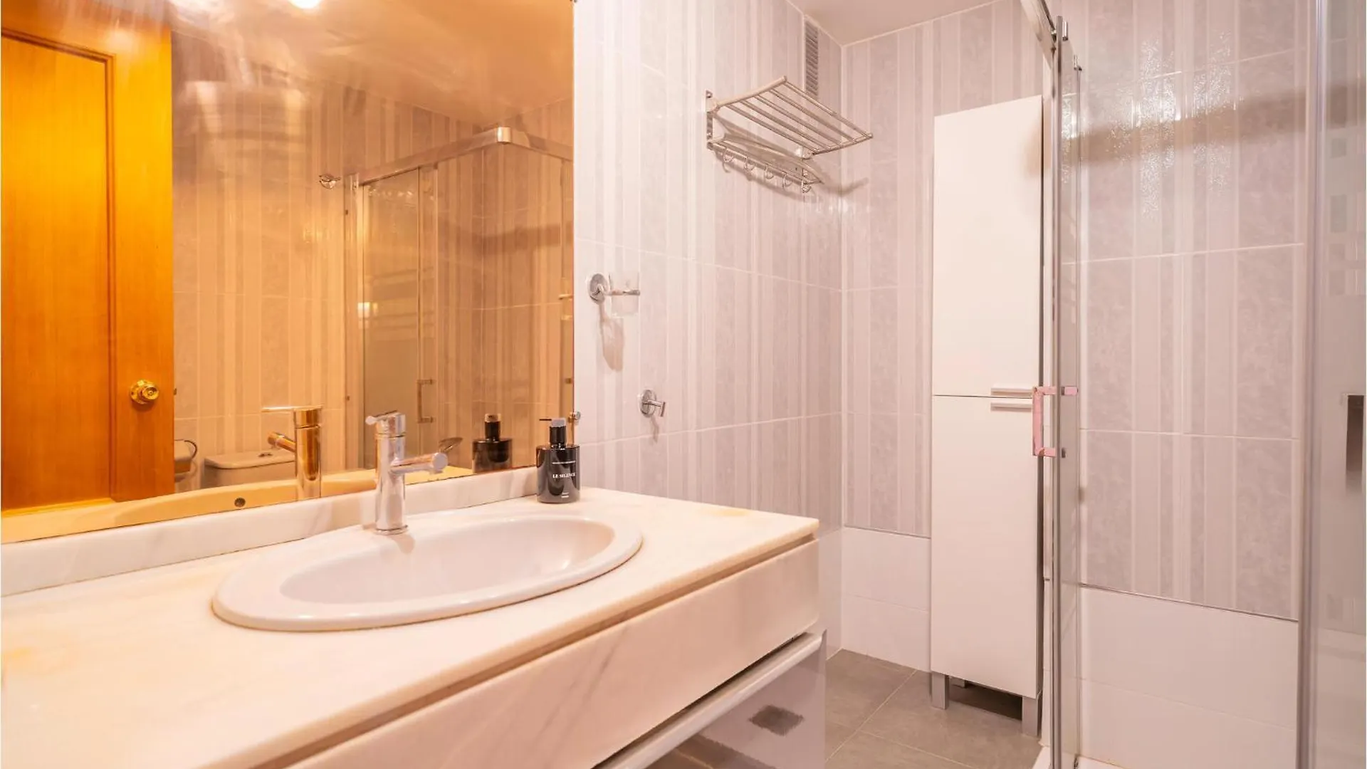 Beautiful Apartment In Malaga With Kitchen